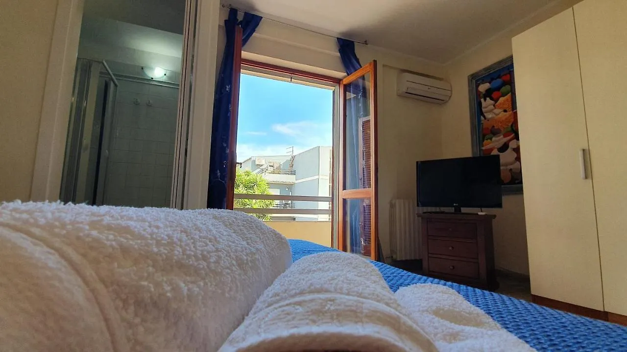 Em Holiday Apartment Quartu SantʼElena 0*,  Italia